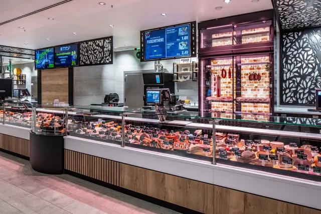 In der Metzgerei werden regionale Produkte aus echter Überzeugung und mit handwerklicher Leidenschaft verarbeitet. | Foto: Edeka Stiegler