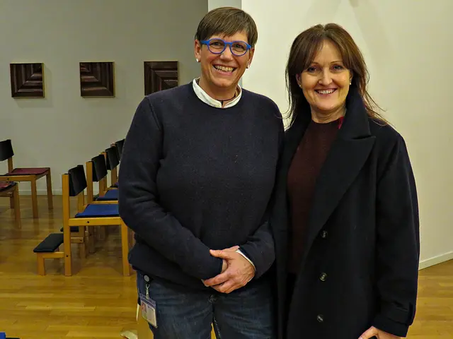 Erinnerungsfoto mit Marion Dietrich (stv. Pflegedirektorin) und Elke Lehnert (Organisationsentwicklung) | Foto: Brigitte Melder