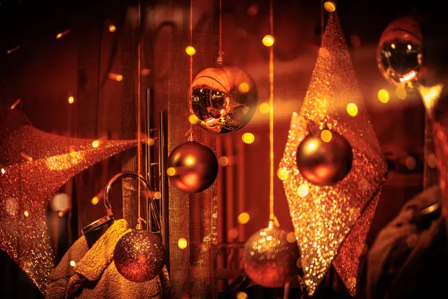 So schön ist der Durlacher Weihnachtsmarkt - glitzern und leuchten vor der Karlsburg | Foto: Paul Needham