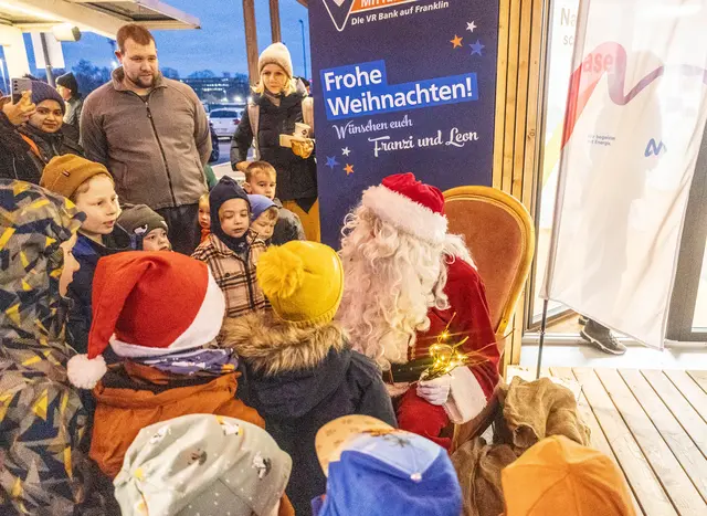 Die Kinder beim Nikolaus | Foto: Wolfgang Neuberth