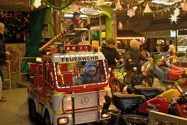 Viel Spaß für die Kleinsten auf dem Kinderkarussell | Foto: Cornelia Bauer