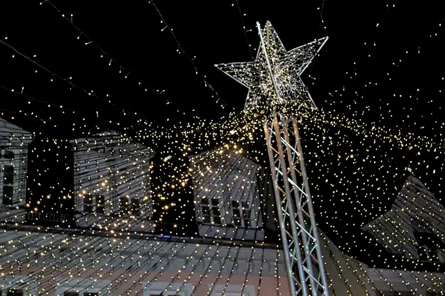 Lichterhimmel über der Schlittschuhbahn | Foto: Cornelia Bauer