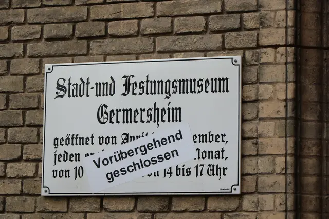 So sieht es gerade am Museumseingang aus - 2026 soll der Bau wieder geöffnet werden | Foto: Heike Schwitalla