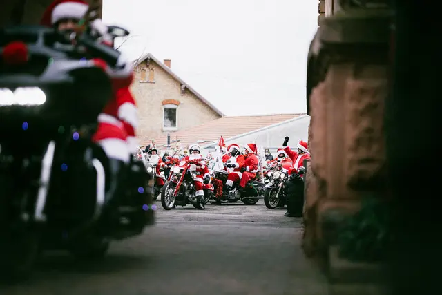 Die Riding Santas in Aktion. | Foto: Riding Santas