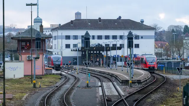 Die Deutsche Bahn erhält am Hauptbahnhof Pirmasens einen neuen 20-kV-Anschluss – dafür beginnt am Montag eine mehrtägige Sperrung der Tunnelstraße. | Foto: Erik Stegner