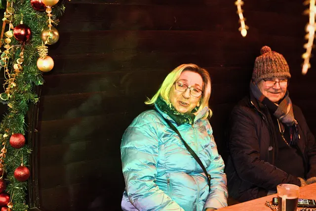 Der Besuch auf dem Speyerer Weihnachtsmarkt macht gute Laune | Foto: Cornelia Bauer