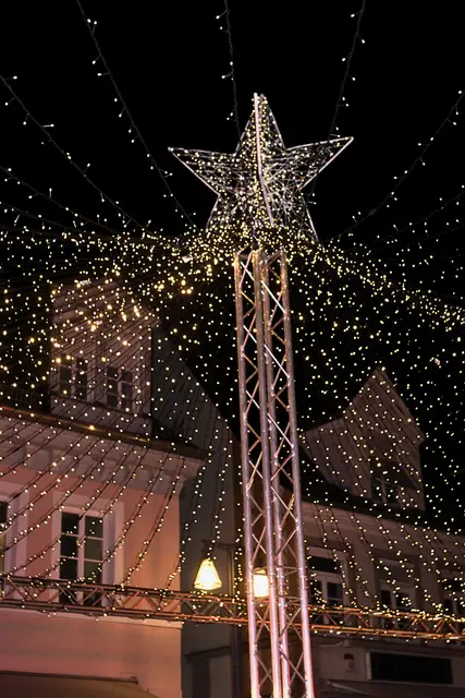 Lichterhimmel über der Schlittschuhbahn | Foto: Cornelia Bauer