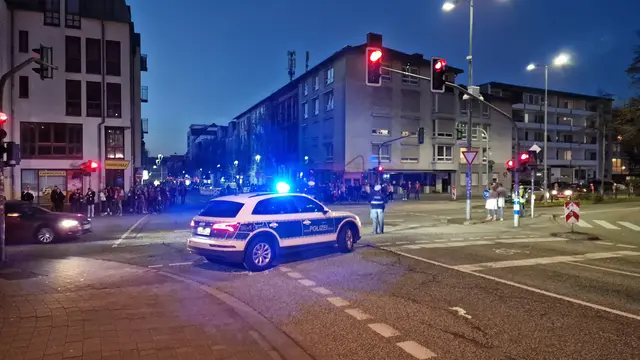 Nach Abpfiff des Spiels registrierten die Einsatzkräfte einige Vorfälle | Foto: Ralf Vester 