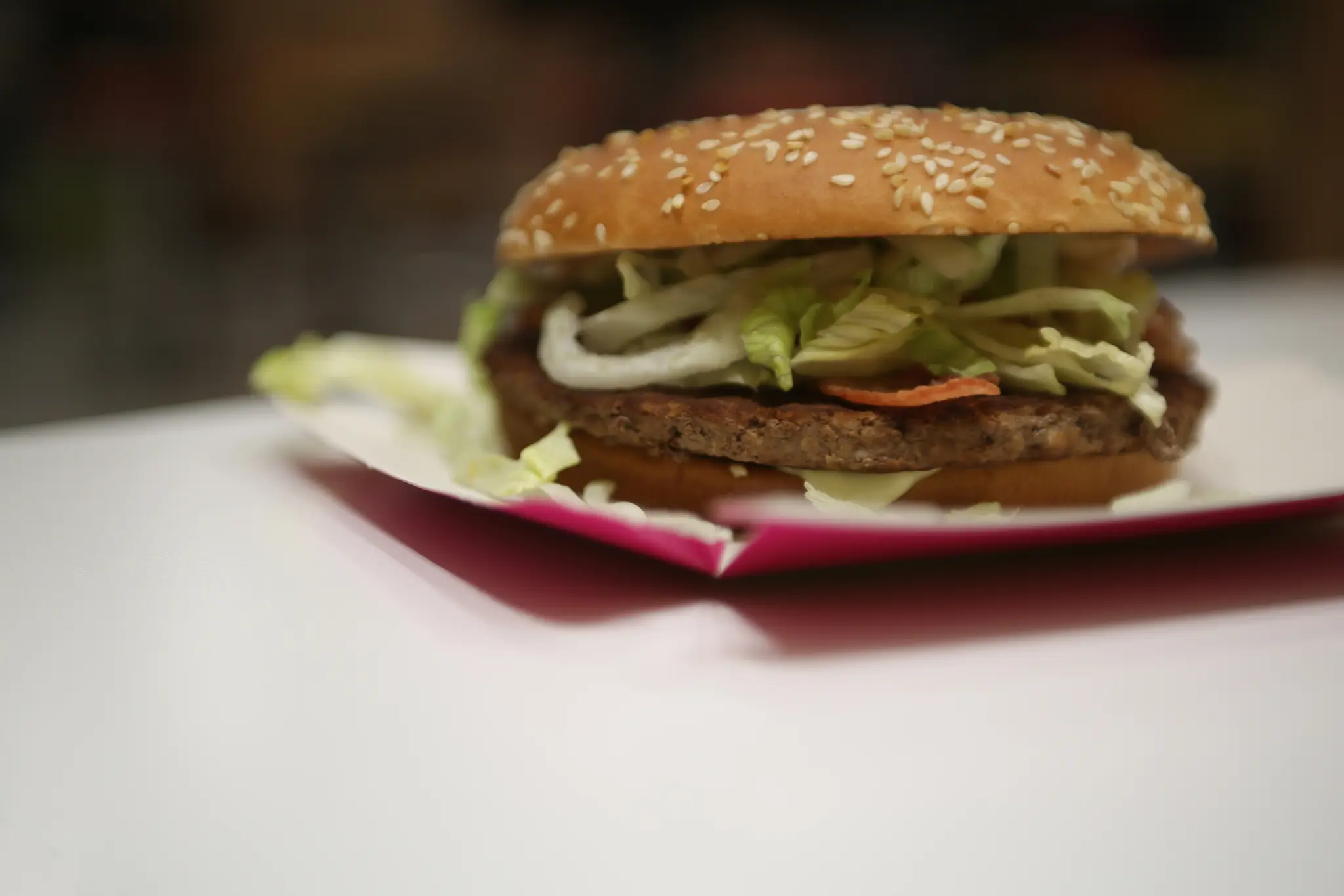 Attacke-in-McDonald-s-Restaurant-Unbekannter-schl-gt-Teenager-ohne-Vorwarnung