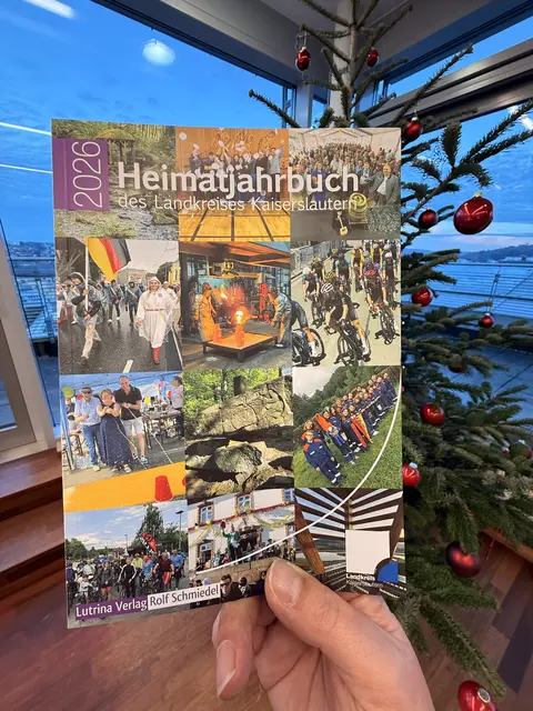 Das neue Heimatjahrbuch 2026 des Landkreises Kaiserslautern ist ab sofort im Buchhandel erhältlich | Foto: Reiner Voß/view