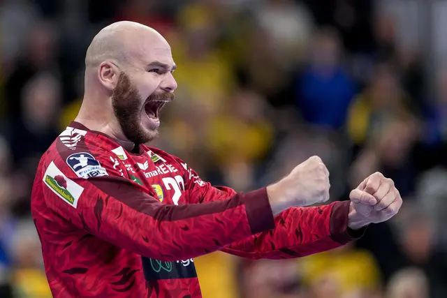 Löwen-Torhüter Mike Jensen hatte gegen Erlangen viel Grund zum Jubeln.  | Foto: Zimmermann/PIX-Sportfotos