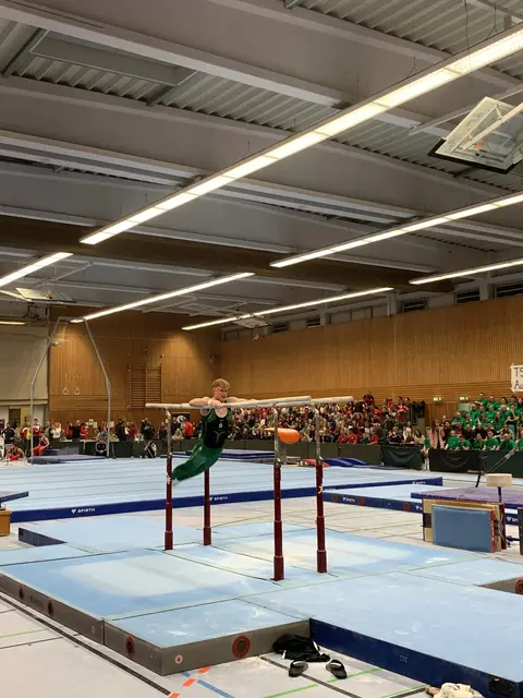 Nico Köhler am Barren | Foto: Bohlander