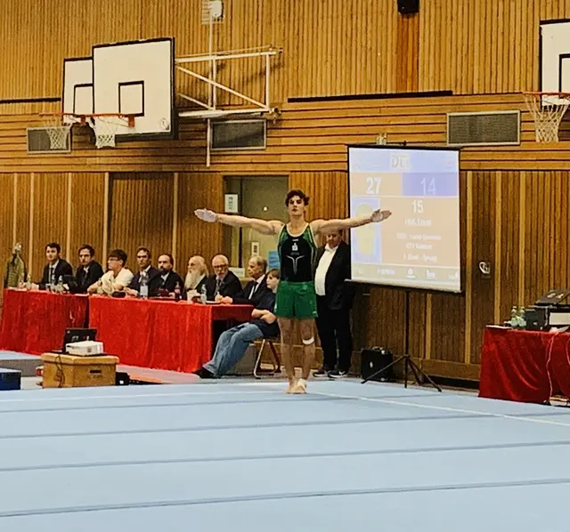 Noah Graf beim Bodenturnen | Foto: Bohlander