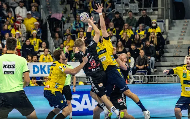 Die gelbe Mauer steht | Foto: Wolfgang Neuberth