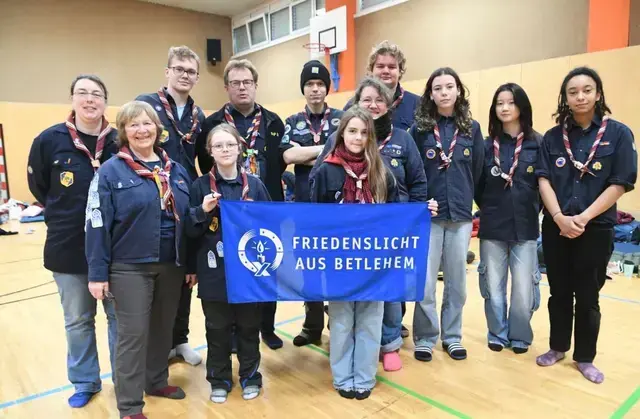 Ein Teil der Friedenslichtdelegation vom BdP mit den drei Vertreterinnen aus Kaiserslautern | Foto: Christina Lu
