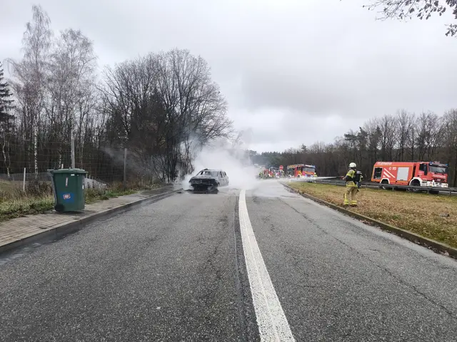 Für die Dauer der Löscharbeiten wurde der gesamte Parkplatz voll gesperrt | Foto: Polizeiautobahnstation Kaiserslautern