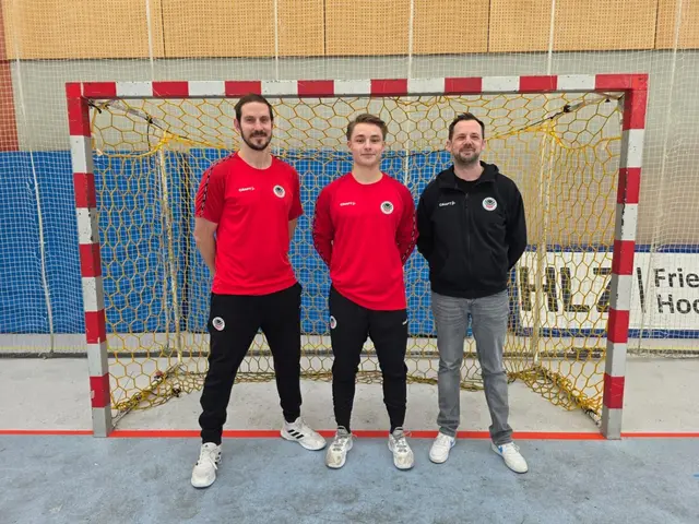 Eulen-Trainer Michael Haaß mit Neuzugang Matteo Menges und Eulen-Geschäftsführer Domenico Marinese (von links) | Foto: Eulen Ludwigshafen