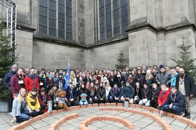 Gruppenbild vor dem Mariendom zu Linz | Foto: Christina Lu