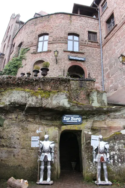 "Neuerer" Eingang der Burg | Foto: Stephanie Wasem