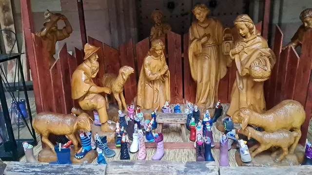 Volle Schaufenster, volle Herzen: Rekord bei der Nikolausstiefelaktion 2025 | Foto: Willkomm Gemeinschaft Neustadt e.V.