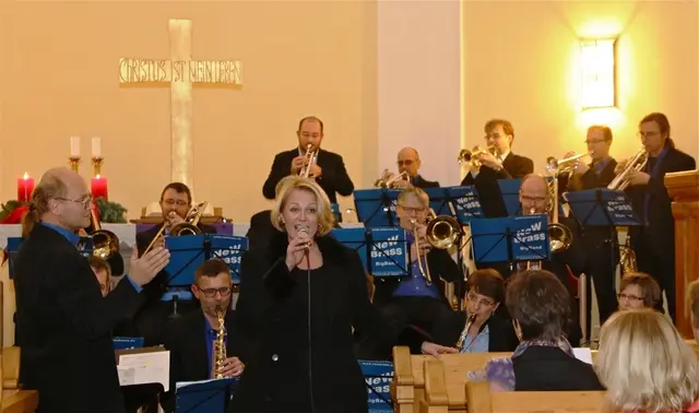 Claudia Albrecht wird das Weihnachtskonzert der NeW Brass BigBand in Mußbach mit ihrem Gesang bereichern.  | Foto: NeW Brass BigBand