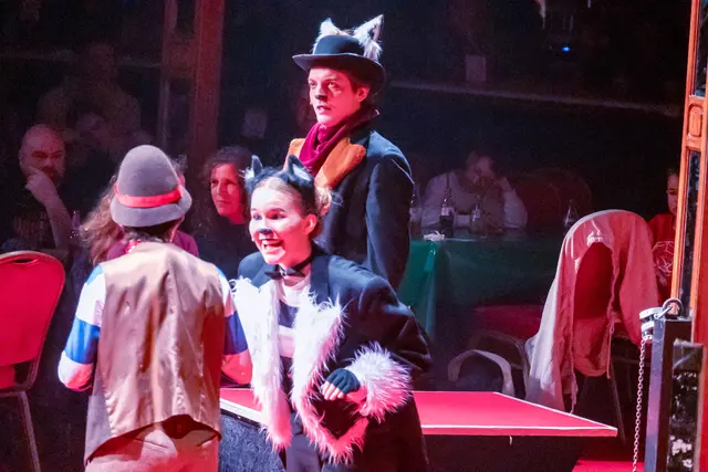 Pinocchio und Denis Bode der Fuchs und Corinna Kurth der Kater  | Foto: Wolfgang Neuberth