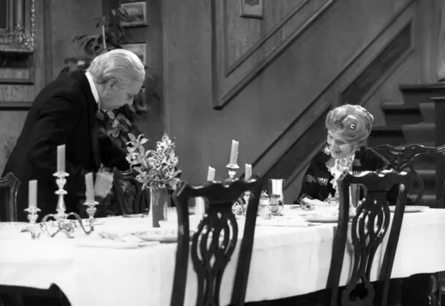 Dinner for One Sendetermine: Der Sketch ist ein wahrer Silvester-Klassiker. Hier erfährst du, wann und wo du die Sendung sehen kannst | Foto: WDR/NDR/Annemarie Aldag