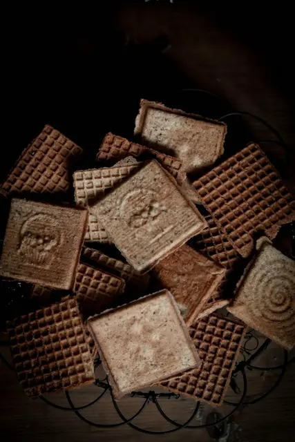 Am Besten, man backt gleich einen ganzen Berg Zimtwaffeln. | Foto: Cornelia Bauer