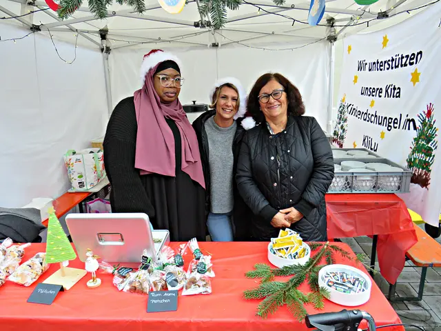 Selbstgebackene Plätzchen von Klinikum-Mitarbeiterinnen | Foto: Brigitte Melder