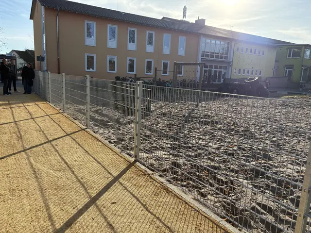 In einem nächsten Schritt ist geplant, die Spielgeräte auf dem Schulhof auszutauschen beziehungsweise instand zu setzen, um den Kindern künftig noch bessere Spiel- und Bewegungsmöglichkeiten zu bieten
 | Foto: VG Jockgrim/frei