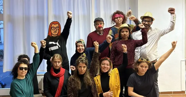 Die Teilnehmerinnen und Teilnehmer des Theaterprojektes "Empowerment durch das Theater der Unterdrückten" | Foto: Adina Krauß/gratis