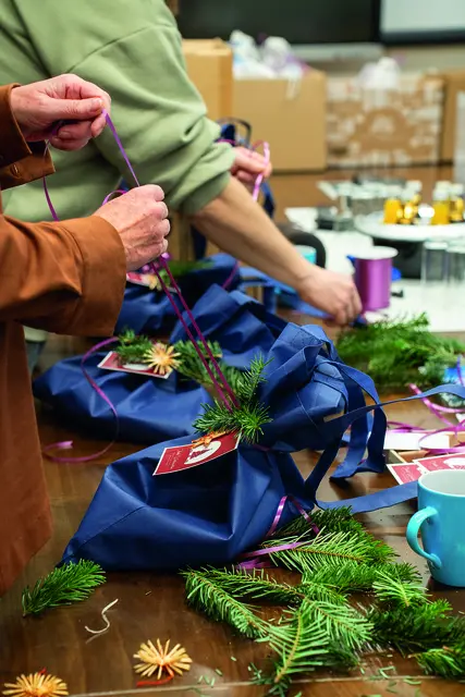 Gefüllt wurden die Säckchen mit Produkten des täglichen Bedarfs und kleinen weihnachtlichen Überraschungen. | Foto: Asseco Solutions