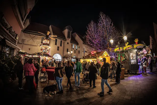 Den Sternlesmarkt in Ettlingen kann man auch nach Weihnachten noch besuchen | Foto: Paul Needham