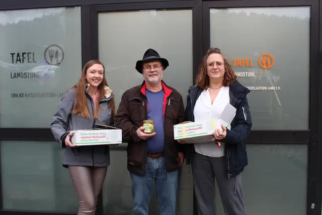 Honigübergabe an die DRK Tafel Landstuhl | Foto: DRK Tafel PR