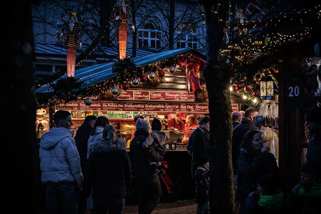 Auch genießen kann man auf dem Baden-Badener Christkindelsmarkt | Foto: Paul Needham