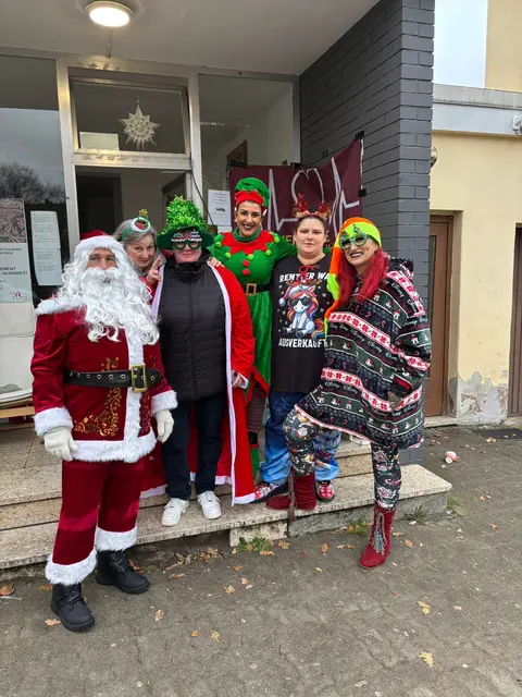 Der Nikolaus und das Team von Herzenssache Kaiserslautern e.V. waren bester Laune | Foto: Herzenssache Kaiserslautern e.V.