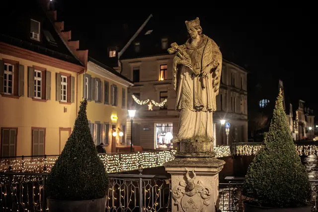Den Sternlesmarkt in Ettlingen bringt die Stadt zum Strahlen | Foto: Paul Needham