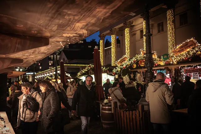 Bummeln auf dem Baden-Badener Christkindelsmarkt | Foto: Paul Needham