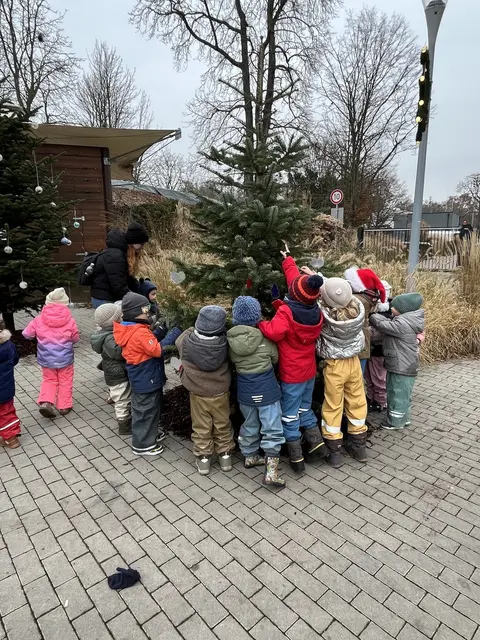 Ran an den Baum | Foto: Luisenpark Mannheim A. Wind