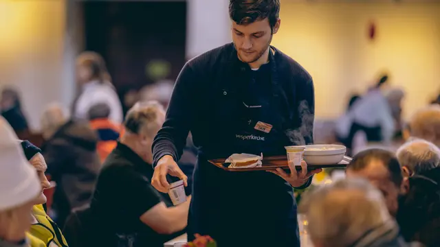 Über 800 Ehrenamtliche engagieren sich jedes Jahr in der Vesperkirche. | Foto: Alexander Kästel (JeLa)