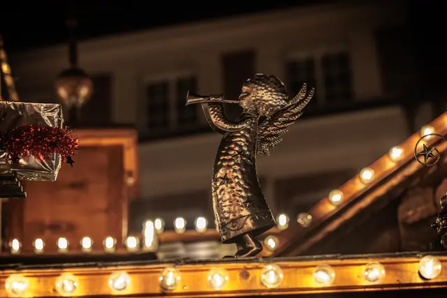 bis ins Detail schön - der Sternlesmarkt in Ettlingen  | Foto: Paul Needham