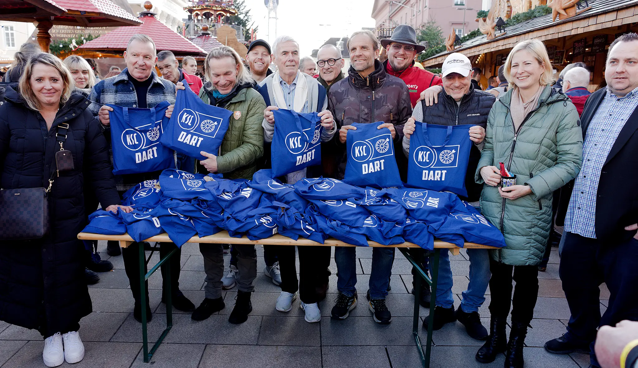 Charity-zu-Gunsten-krisengesch-ttelter-Menschen