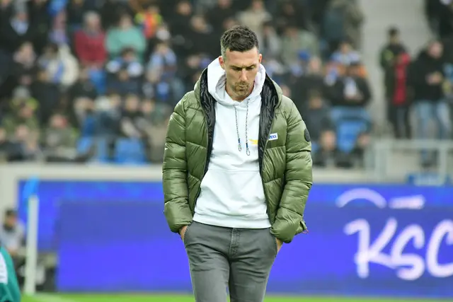 Ein nachdenklicher Trainer Christian Eichner | Foto: abseits-ka/Anderer