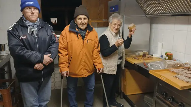 Bild von Rudi Eichenlaub
Brotzeit Vorrichtung v.r. Gudrun Wagner
Klaus und Udo Schwanitz | Foto: hochgeladen von: Rudi Eichenlaub