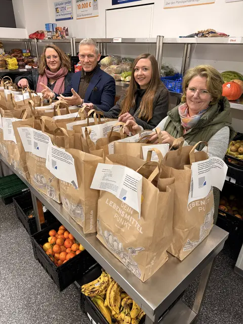 Landrat Ralf Leßmeister war persönlich in der Tafel beim DRK in Landstuhl dabei | Foto: Reiner Voß/Kreisverwaltung Kaiserslautern
