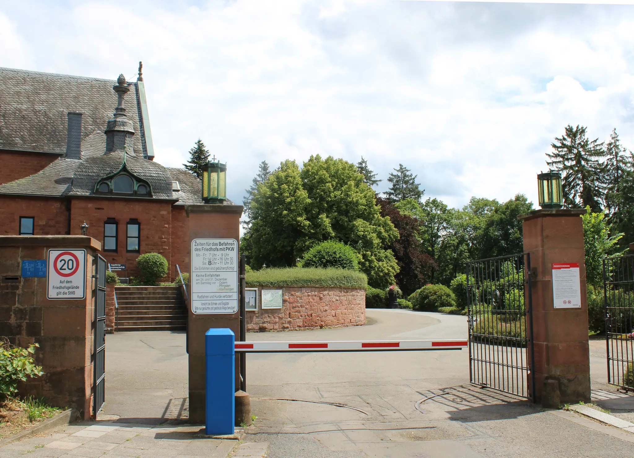 Hauptfriedhof-Kaiserslautern-Einfahrtszeiten-w-hrend-der-Weihnachtstage