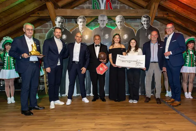 Preis- und Spendenübergabe in der Kalause (von links): Wolfgang Erfurt, Tobias Frey, Gero Scira, Udo Bröckelmann, Prinzessin Valentina I., Kinderprinzessin Alina I., Sepp Stabel und Michael Ebling | Foto: MS-Sportfoto/gratis