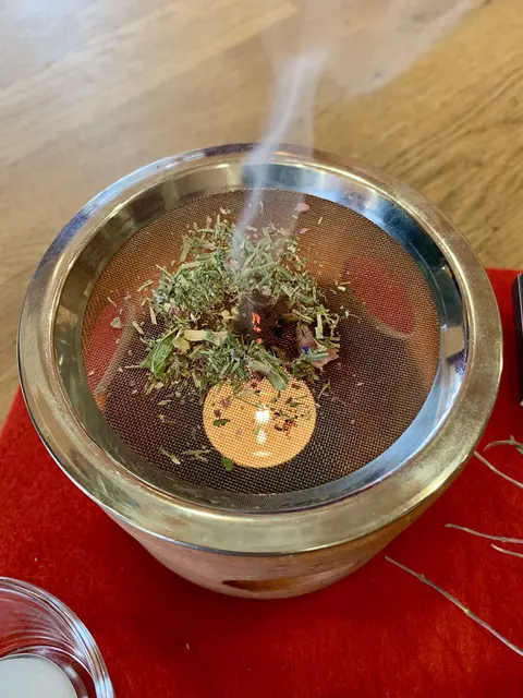 Im Haus der Nachhaltigkeit bei Trippstadt wird ein Räucherseminar zu den Raunächten angeboten   | Foto: Landesforsten.RLP.de / P.Hochscheidt