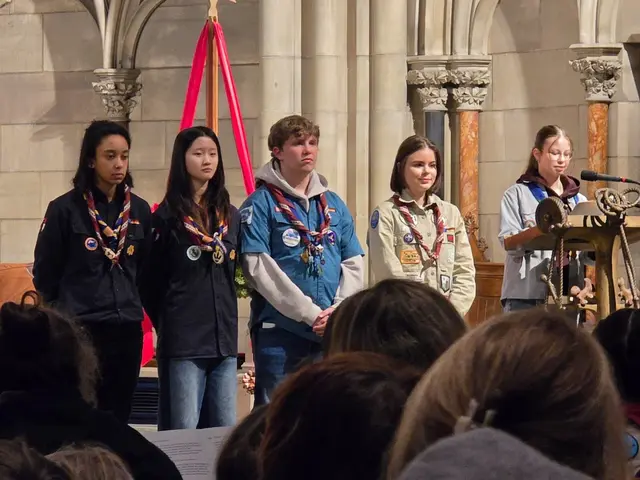 Marie Okindo und Christina Lu vom BdP (von rechts) gestalten den Aussendungsgottesdienst in der Gedächtniskirche zu Speyer mit | Foto: Berthold Müller