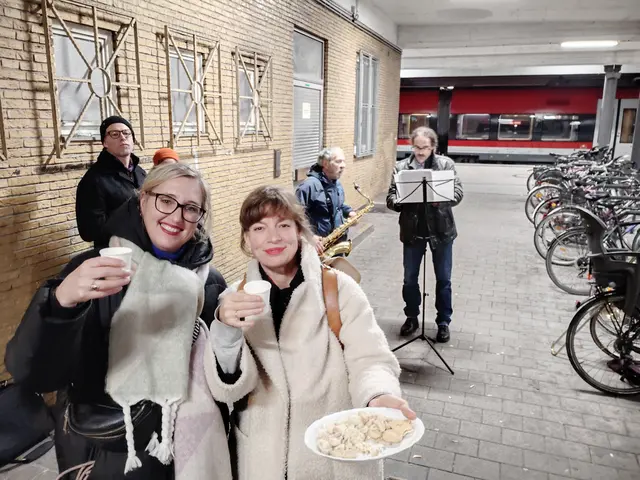 Simone Fischer-Gora, MdK (Grüne), Britta Horn (Beigeordnete SR Annweiler), Michael Schneiders und Andreas Barlang an den Instumenten im Hintergrund | Foto: Bündnis für Verkehrswende Südpfalz